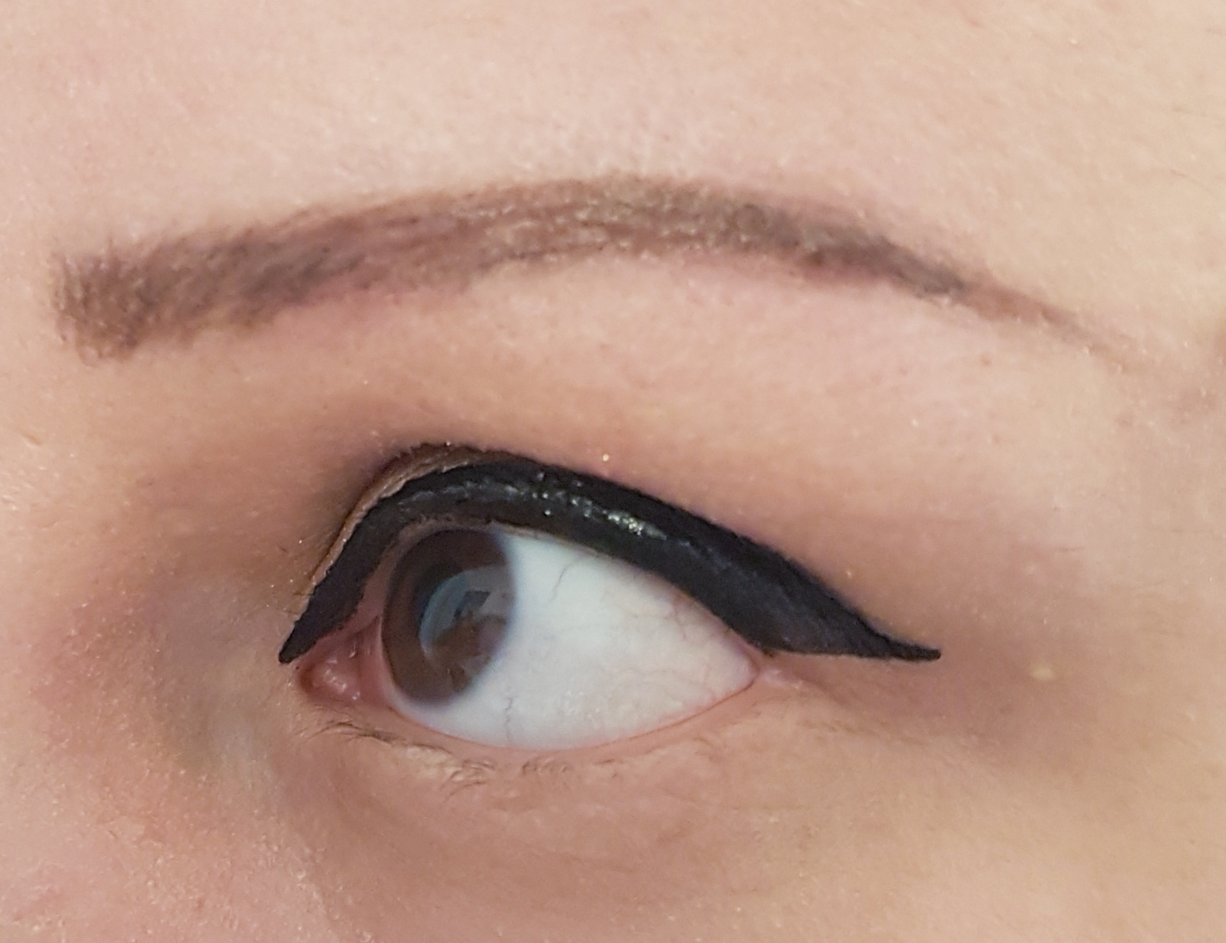 Problem Augenbrauen der Tattoo Brow Pen von Maybelline New York im
